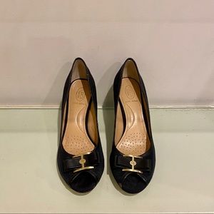 CIRCA Joan & David Navy Heels, Size 6